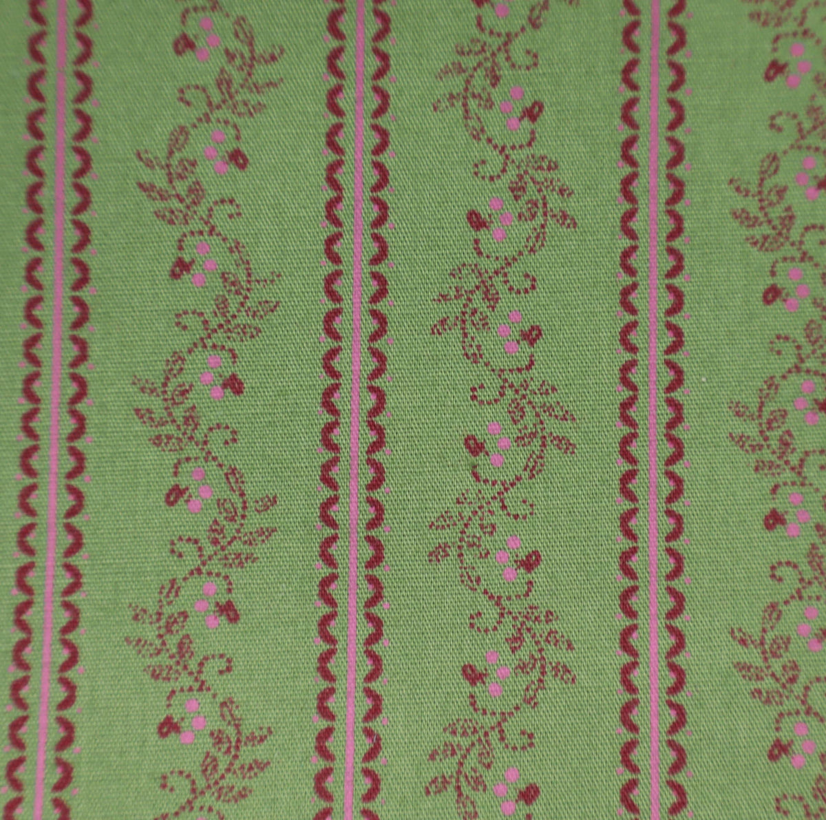 olive dunkelrote Ranken Schürzenstoff