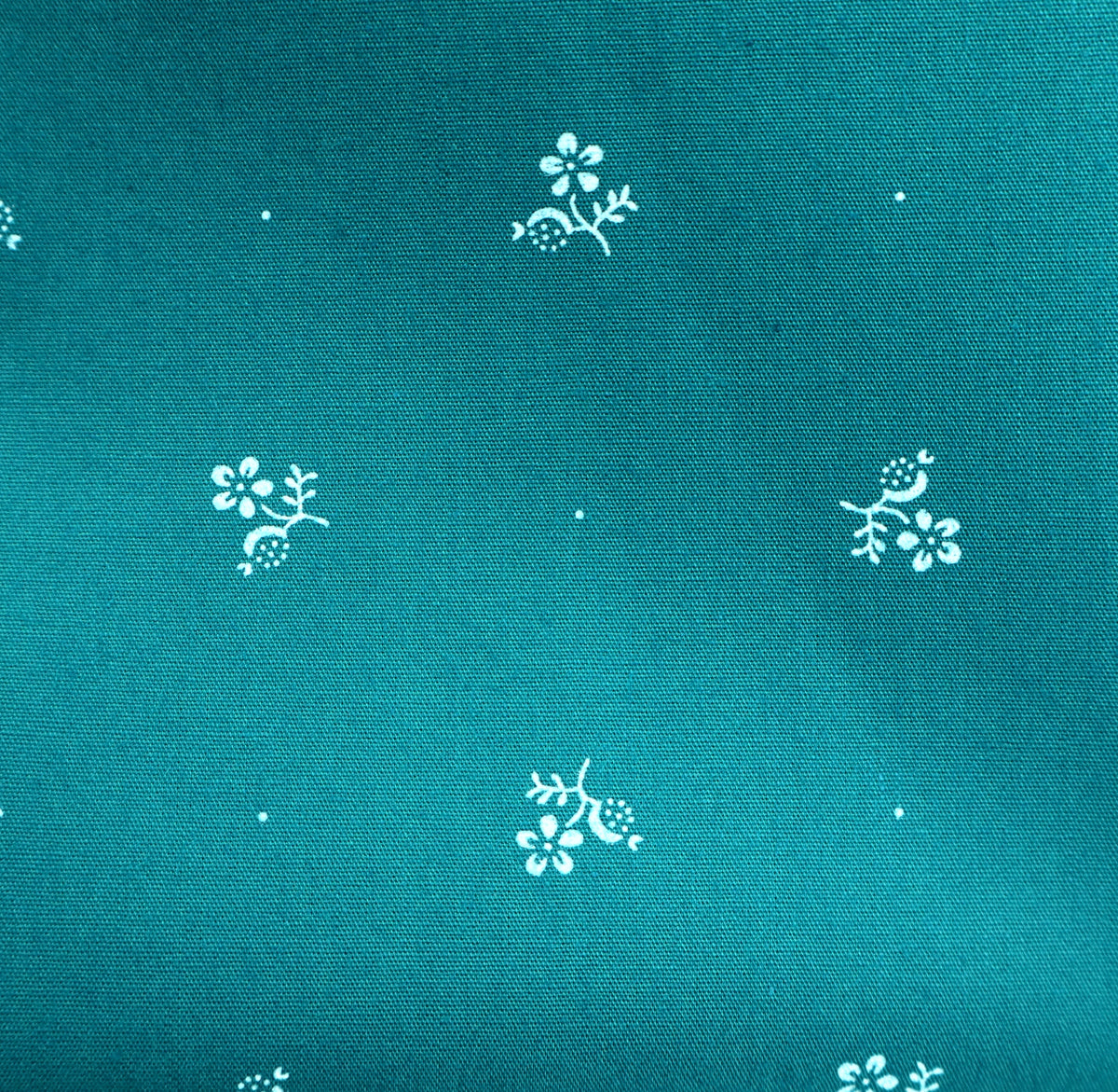 opalblaue Dirndlblumen