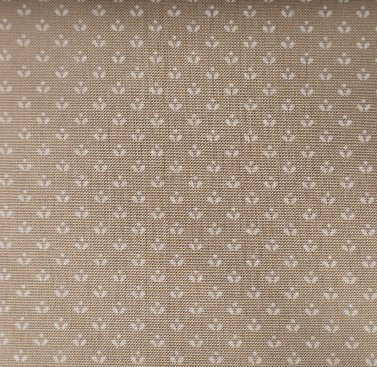 beige Dirndlknospen