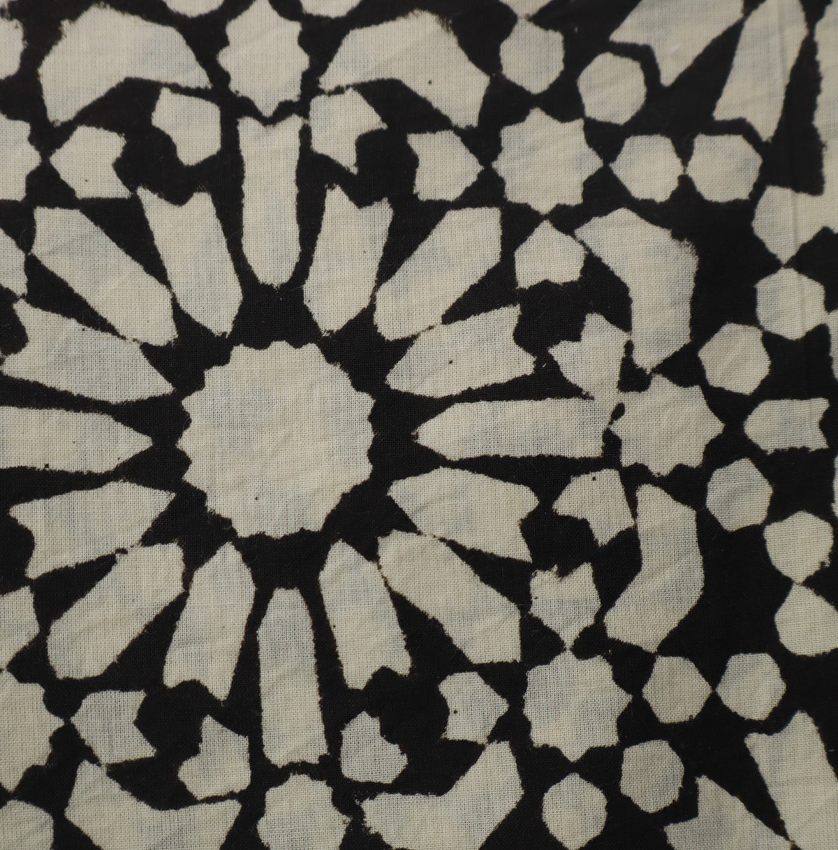 80 x 109 Reststück black semi circle Block Indian Merchant  & Mills