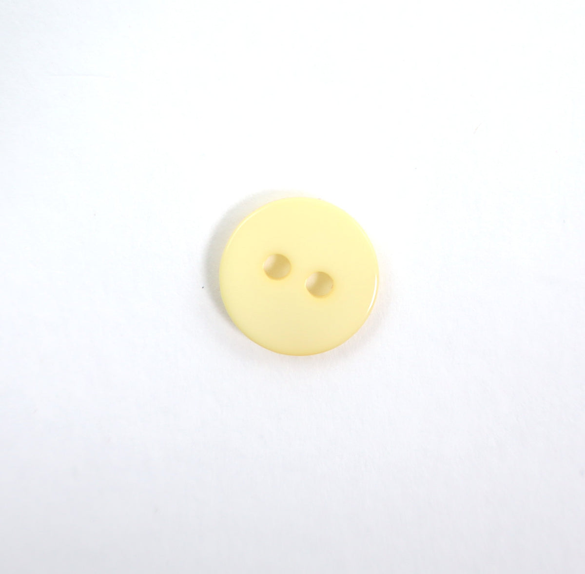 pale yellow button mother-of-pearl look 12 mm
