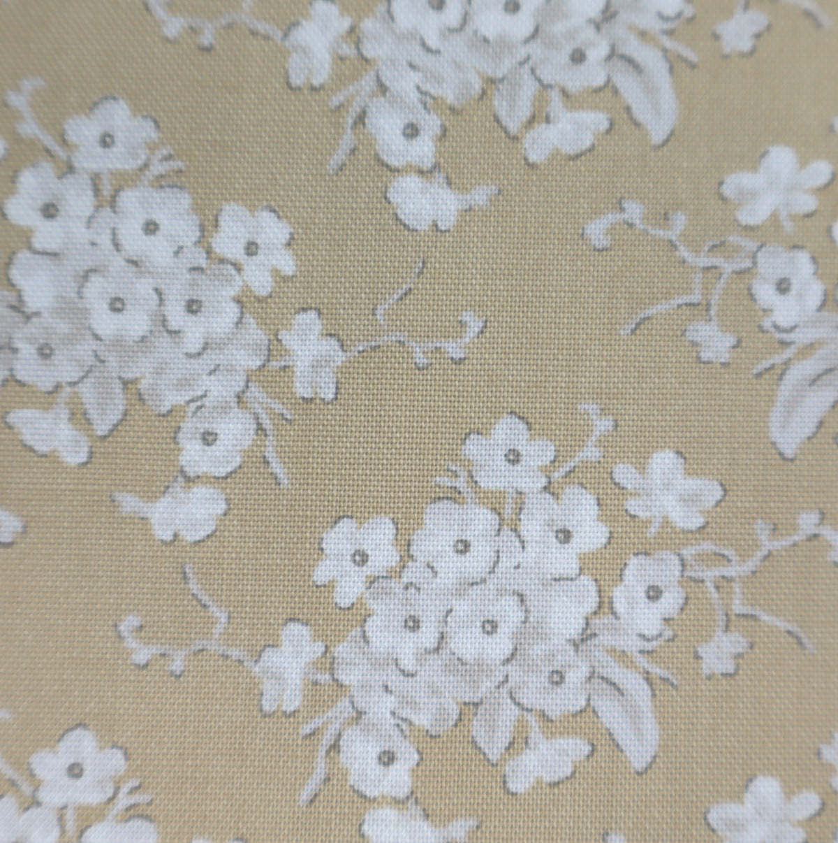 White Flowers sand Tilda